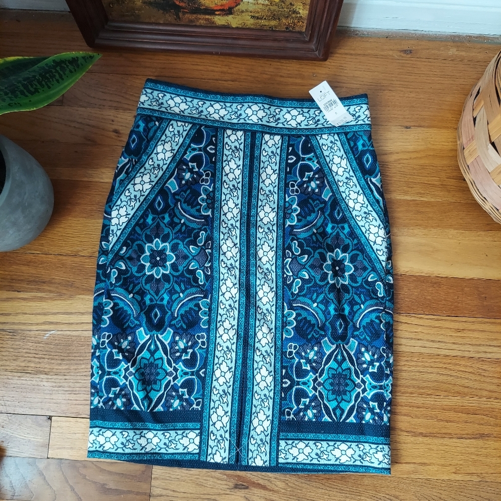 NWT Loft Pencil Skirt Blue Floral Pattern Size US 0 Cotton